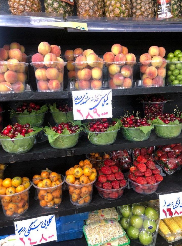 تصویر عجیب از قیمت‌های نجومی یک میوه فروشی+عکس