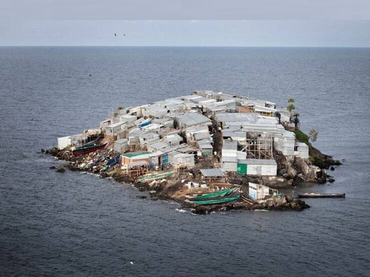 تصویر عجیب از یک جزیره کوچک و پرجمعیت+عکس