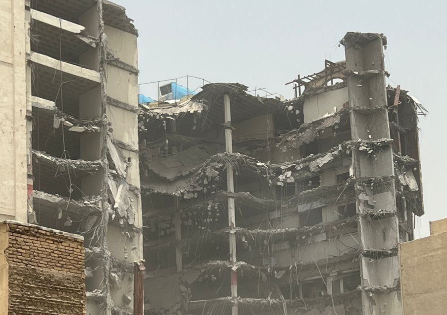 تصویر عجیب از ساختمان متروپل آبادان پس از ریزش+عکس