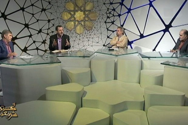 اخلاق با کنش و منش منافات ندارد/ اخلاق از طریق قانون حل نمی‌شود