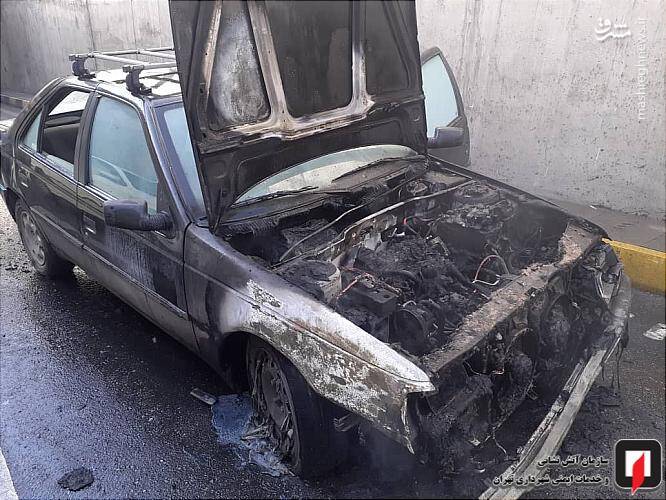 آتش سوزی پژو در تهران+عکس