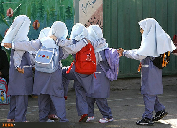 فلج کوله‌‌ای در کمین دانش‌آموزان/ وزن کوله‌پشتی ۵۰ درصد محصلان تهرانی بیش از حد مجاز است
