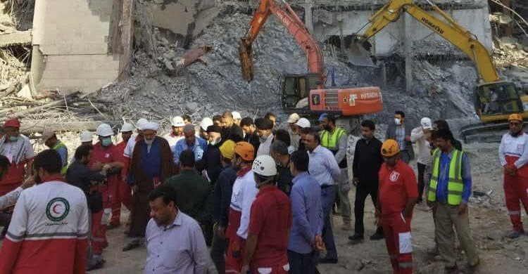 رئیس جمهور در محل ریزش متروپل+عکس