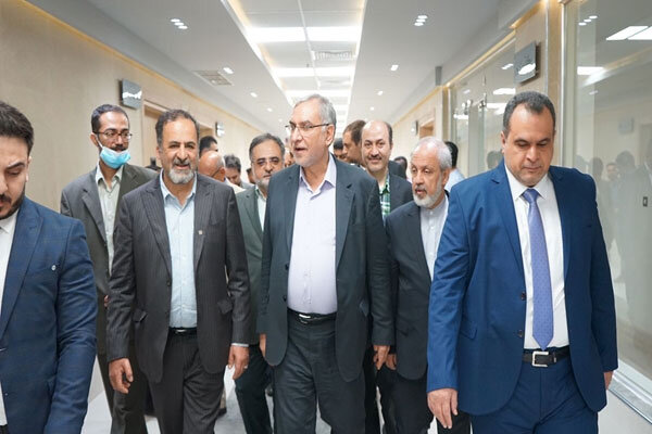 بازدید وزیر بهداشت از شعبه دانشگاه علوم پزشکی تهران در کربلا