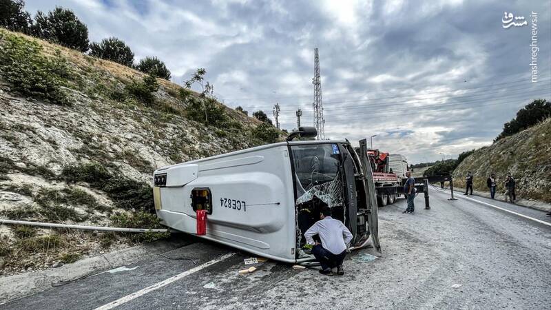 واژگونی اتوبوس در جاده‌های استانبول+عکس