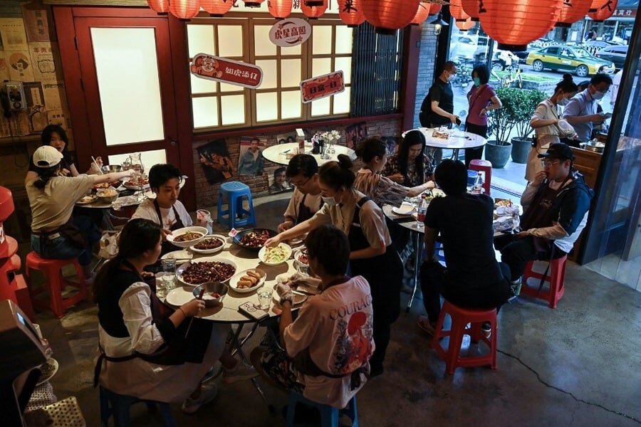 هجوم چینی ها به رستوران ها+عکس