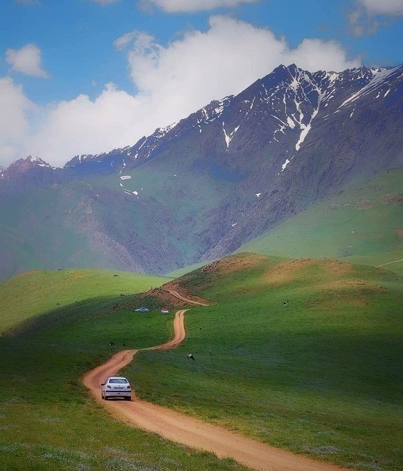 ترکیب زیبای جاده و کوه در مرزن آباد مازندران+عکس