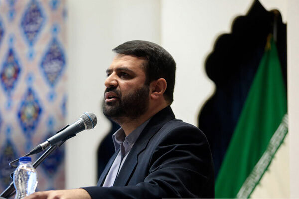 پوشش مناسب اساتید و کارکنان به عفاف و حجاب دانشجویان کمک می کند