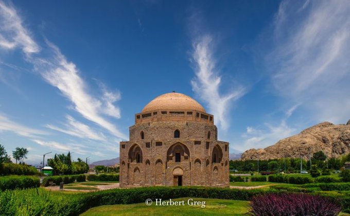 گنبد زیبای جبلیه کرمان+عکس