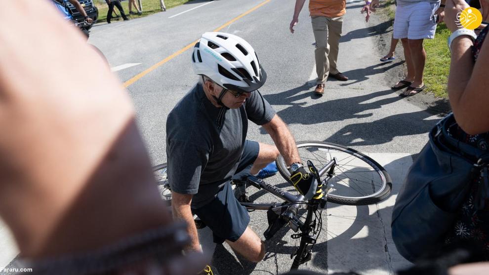 سقوط جو بایدن از روی دوچرخه+عکس