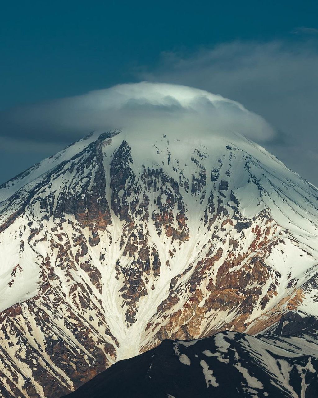 تصویری زیبا از قله دماوند+عکس