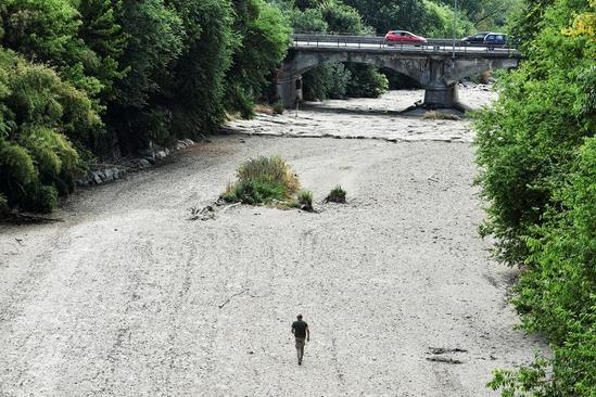 خشکسالی در بستر طولانی‌ترین رود ایتالیا+عکس