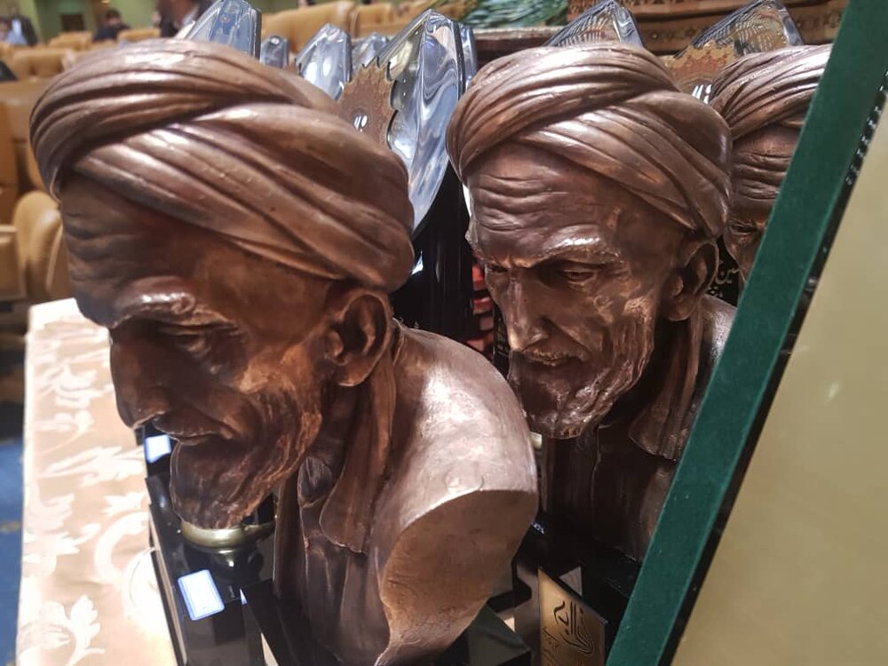 یکسان سازی جایزه فارابی با خوارزمی 