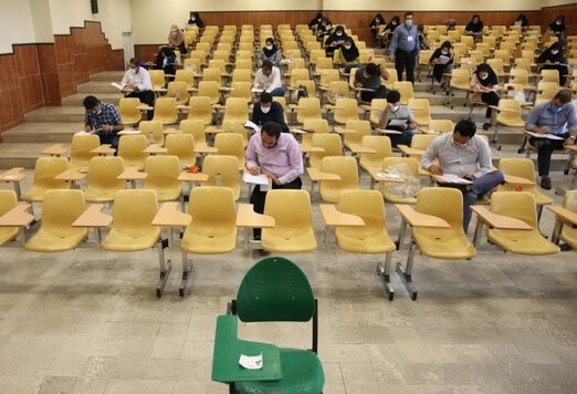 وجود بیش از ۷۰۰ هزار صندلی خالی در وزارت علوم