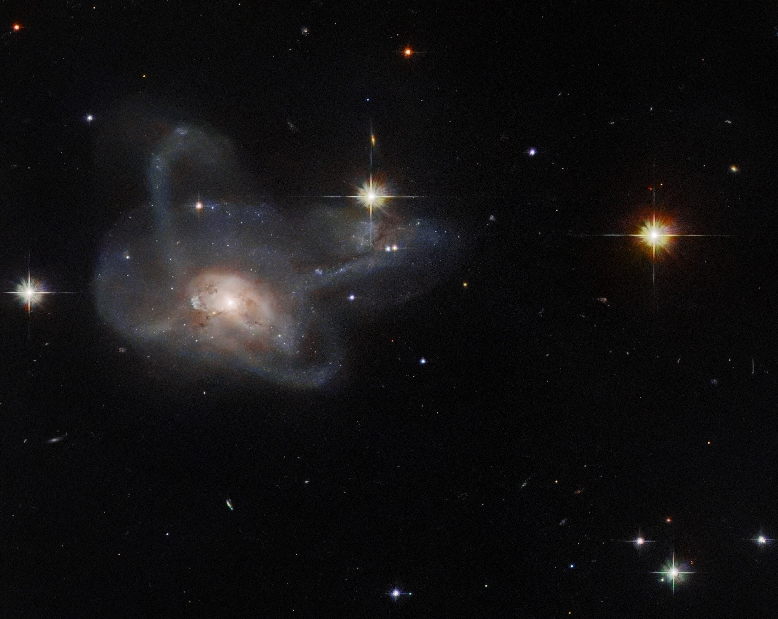 تصویر بی‌نظیر هابل از لحظه ادغام دو کهکشان+عکس