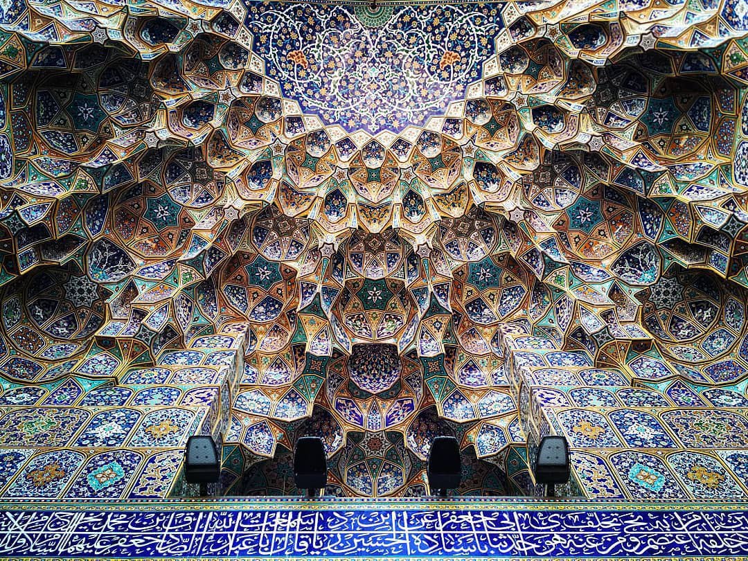 مقرنس و کاشی معرق زیبای صحن عتیق در حرم امام رضا (ع)+عکس