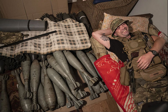 خواب شبانه سرباز اوکراینی در سنگر+عکس