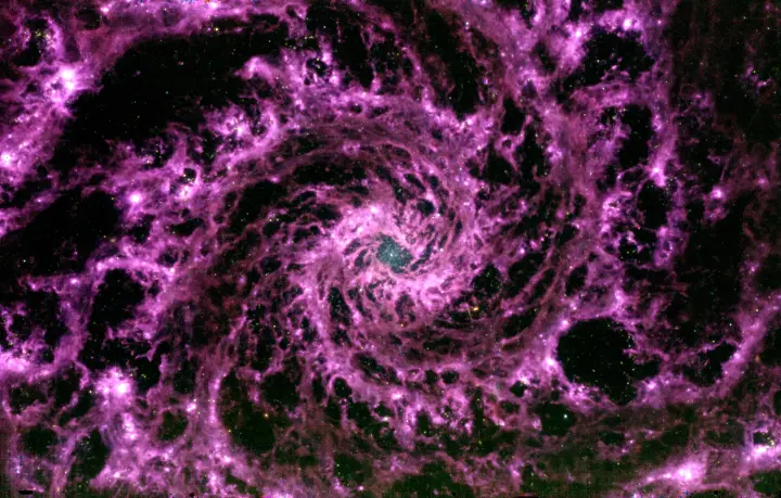 کهکشانی عجیب شبیه به یک کرم چاله+عکس