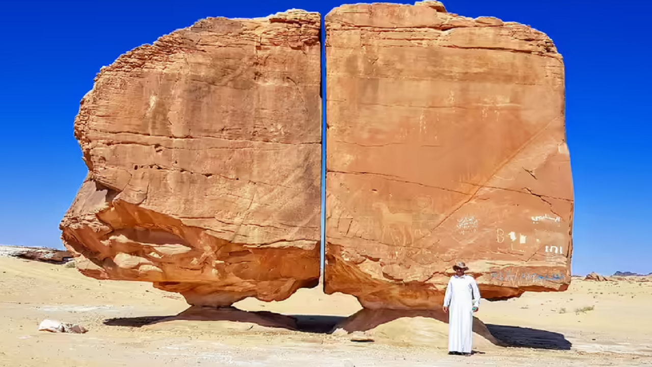سنگ عجیب در عربستان که باعث تعجب همه شد+عکس