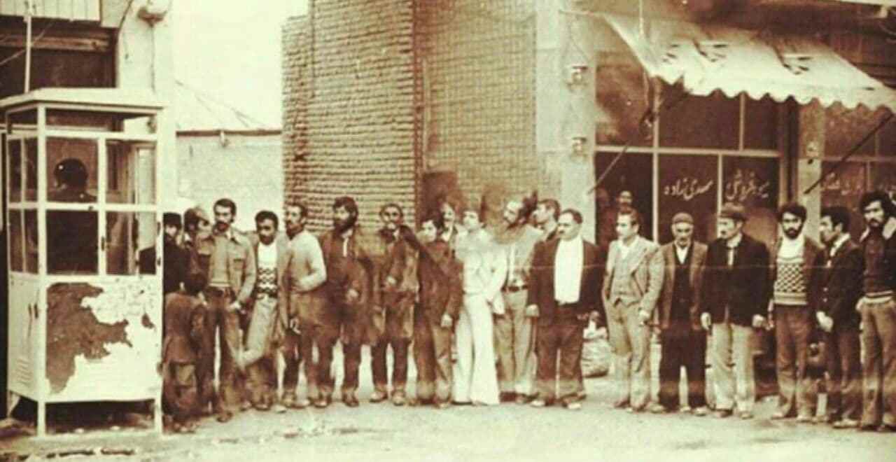 صف تلفن عمومی در دهه ۵۰+عکس
