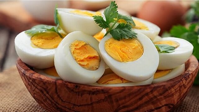 تخم مرغ را با این ادویه بخورید تخم مرغ را با این ادویه بخورید