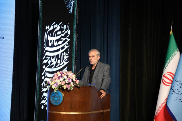 وزارت علوم و دانشگاهها محور تحولات کلان جامعه هستند وزارت علوم و دانشگاهها محور تحولات کلان جامعه هستند