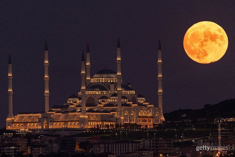 تصویر دیدنی از ابر ماه در استانبول+عکس