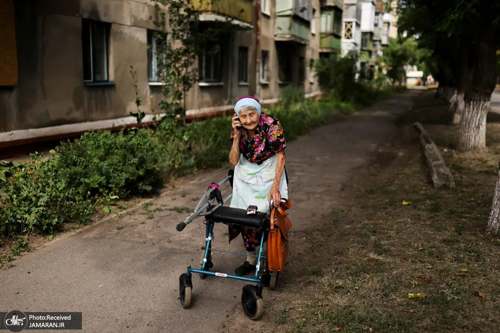 تصویر دیدنی از یک مادربزرگ ۹۶ ساله+عکس