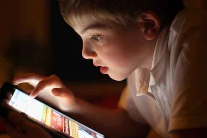 چطور زمان استفاده کودکان از تلفن همراه را کنترل کنیم؟