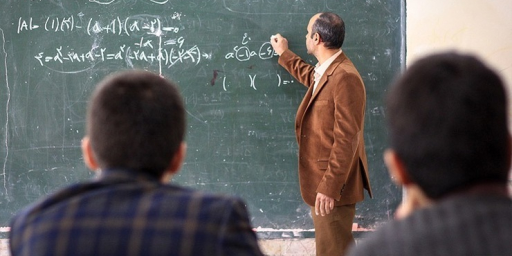 حذف معلمان مهرآفرین از رتبه‌بندی مغایر با قانون است