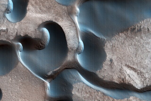 تصاویر عجیب از تَل‌ماسه‌های هلالی مریخ+عکس