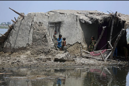 ویرانی خانه‌ها بر اثر سیل پاکستان+عکس