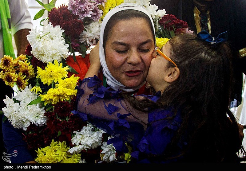 استقبال از هاشمیه متقیان قهرمان دو و میدانی کشور+ عکس