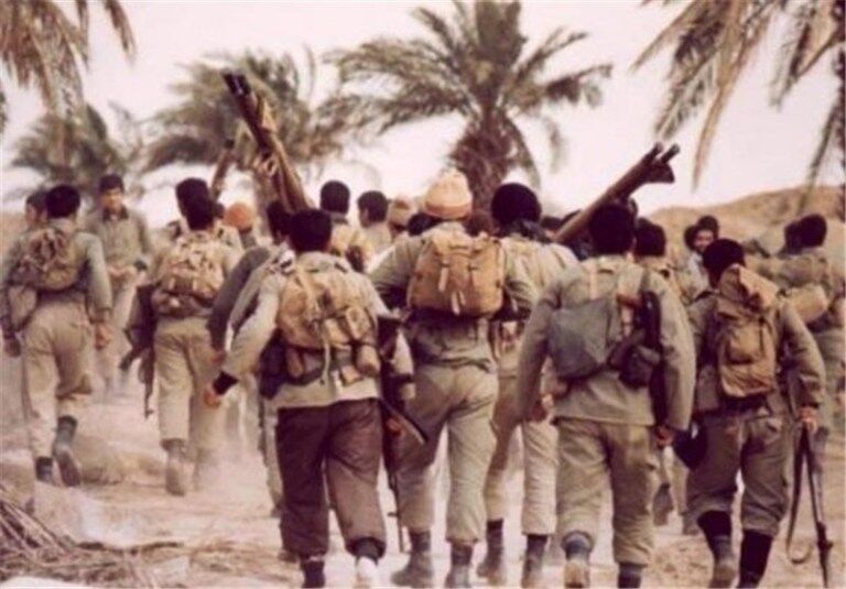 رزمندگان هشت سال دفاع مقدس با عشق و خاضعانه پا در راه دفاع مقدس از میهن گذاشتند رزمندگان هشت سال دفاع مقدس با عشق و خاضعانه پا در راه دفاع مقدس از میهن گذاشتند