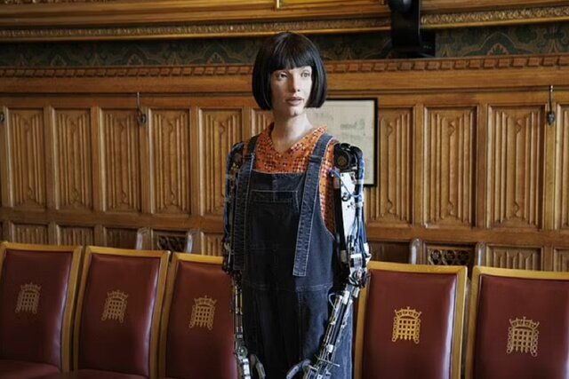 سخنرانی ربات انسان‌نمای آیدا در مجلس اعیان بریتانیا+عکس