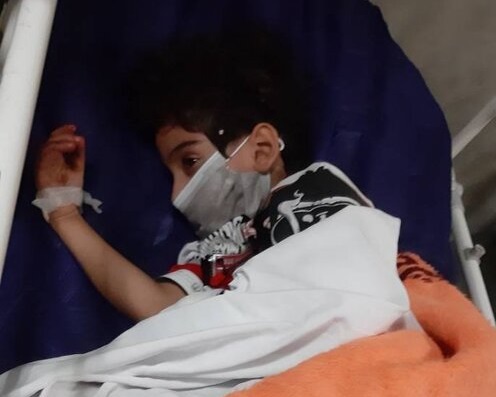 تصویر دردناک از کودک زخمی در حمله تروریستی شاهچراغ شیراز+عکس
