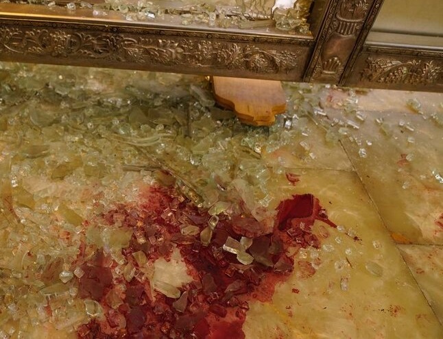 رد خون شهدای حمله تروریستی در حرم مطهر شاهچراغ شیراز+عکس