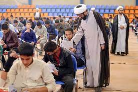 حضور روحانیون در مدارس برای شنیدن سوالات دانش‌آموزان و پاسخ به آن‌ها ضروری است