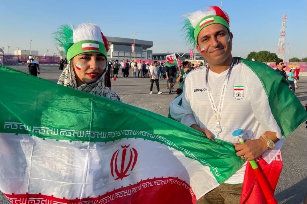 زوج ایرانی طرفدار تیم ملی فوتبال ایران در قطر