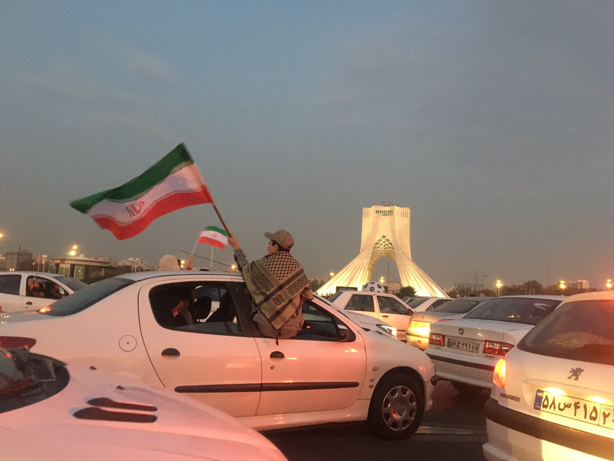 تصویر دیدنی از شادی مردم پس از برد دلچسب تیم ملی ایران