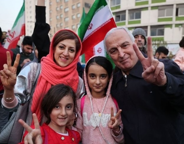 شادی مردم از برد غرورآفرین تیم ملی فوتبال ایران