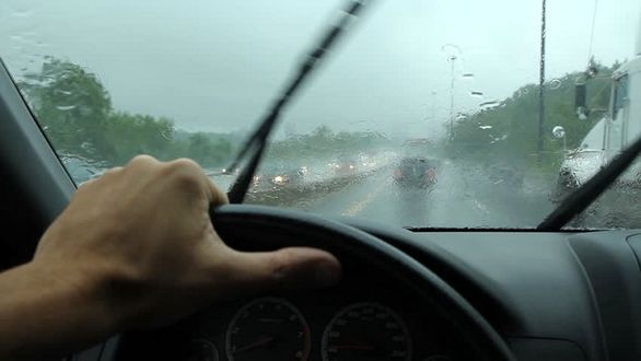 نکات مهم درباره رانندگی در روزهای بارانی+عکس