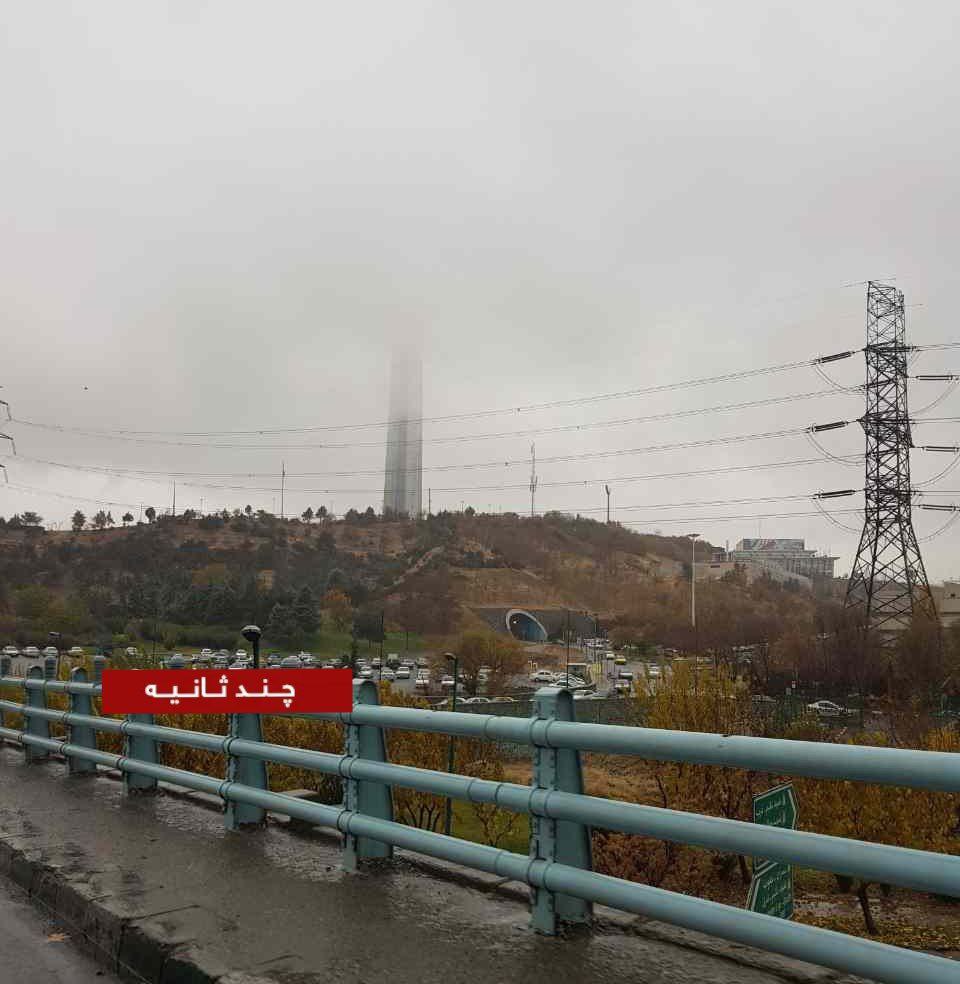 شدت باران برج میلاد را ناپدید کرد+عکس