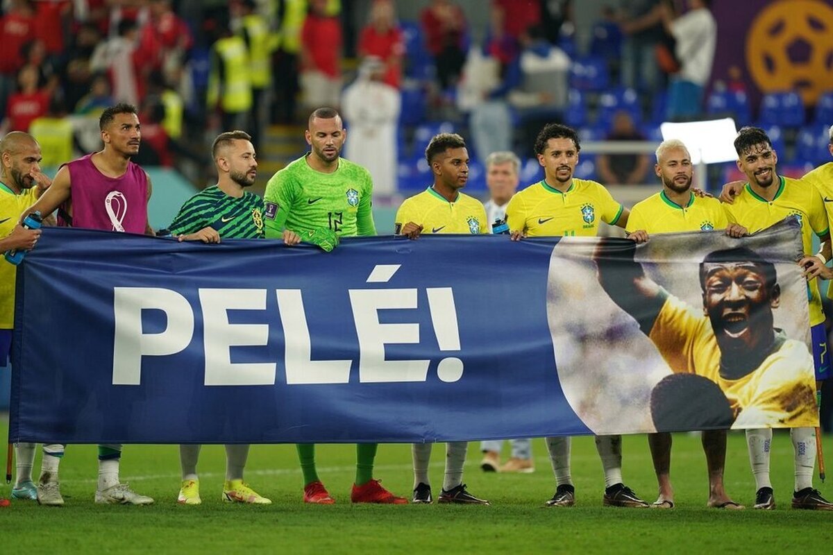 ادای احترام بازیکنان برزیل به پله+عکس