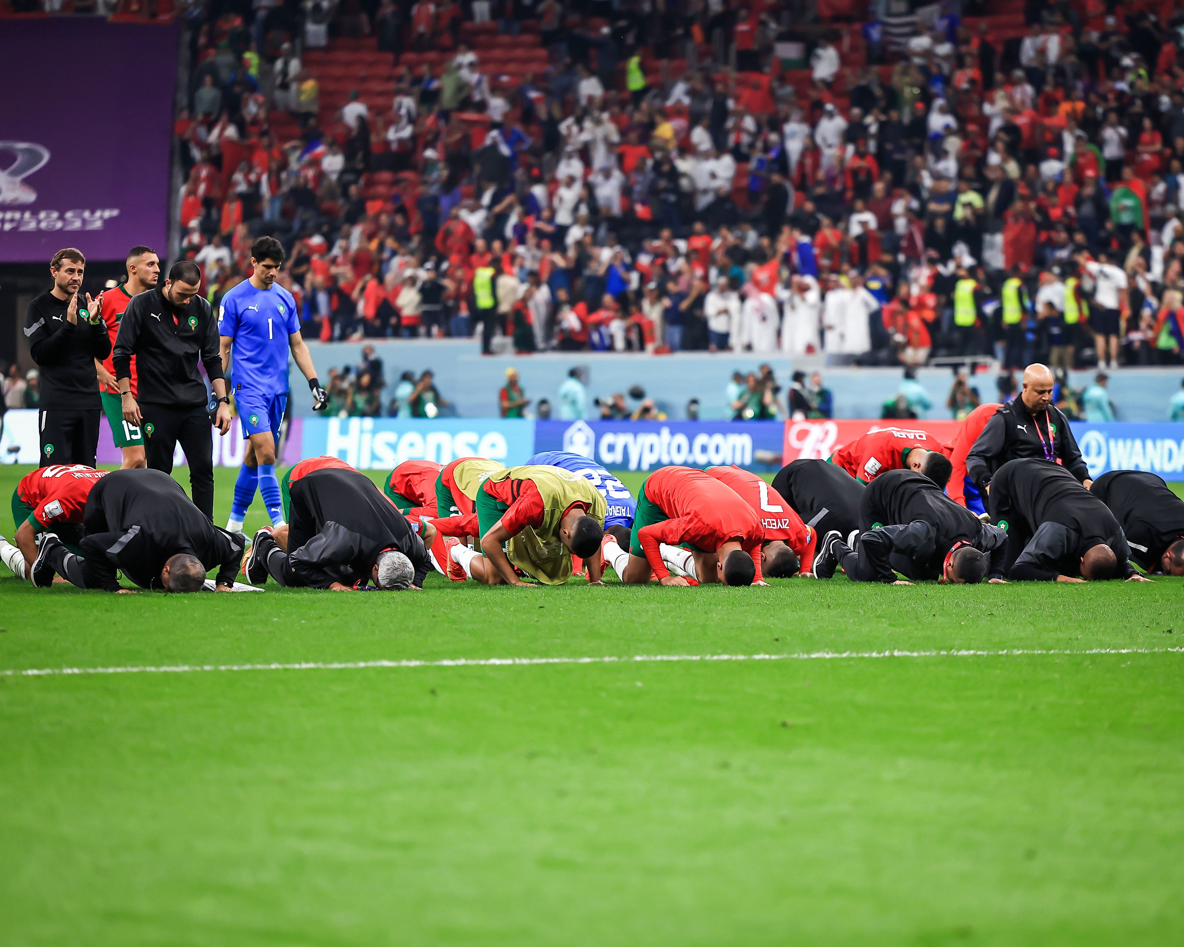 سجده شکر مراکش پس از باخت مقابل فرانسه+عکس