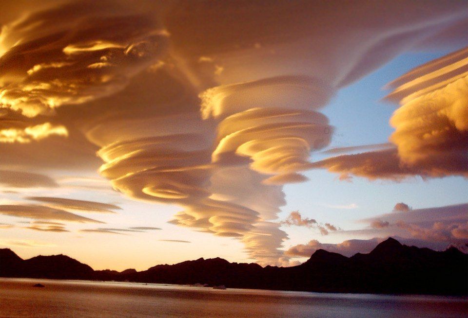 ابرهای عجیب عدسی شکل بر فراز هاوایی+عکس