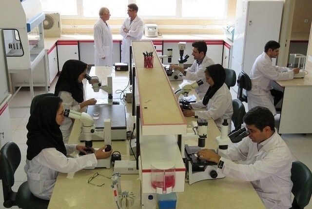 آزمایشگاه‌های دانشگاه آزاد گواهینامه استاندارد ایزو ۱۷۰۲۵ اخذ کردند