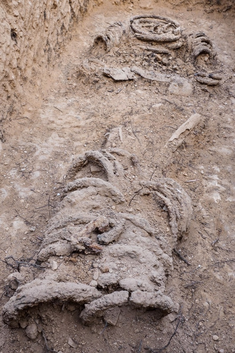 کشف جسد راهب مسیحی ۱۵۰۰ ساله در غل و زنجیر+عکس