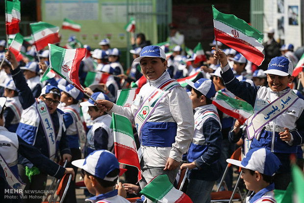 آموزش به کودکان موجب اصلاح رفتار بزرگسالان می‌شود/ در حوزه آموزش چند فرهنگی ضعیف عمل کرده‌ایم