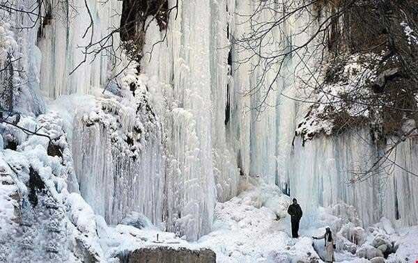 آبشار اخلمد در خراسان رضوی یخ زد+عکس